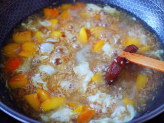 13、醪糟蛋花汤,大火煮沸后，继续煮至汤汁粘稠时。