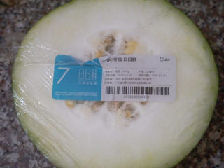 2、蛤蜊冬瓜汤,买回来的冬瓜