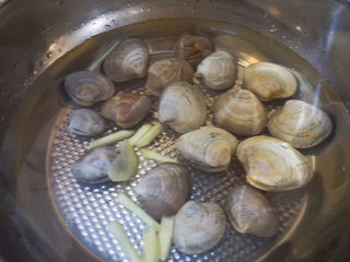 11、蛤蜊冬瓜汤,加入少许料酒