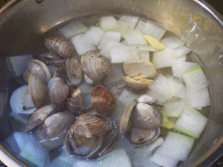 14、蛤蜊冬瓜汤,还有就是加入蛤蜊