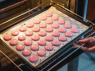 14、马卡龙,放入烤箱进行晾皮