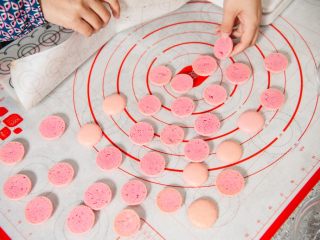 19、马卡龙,底部是不沾的