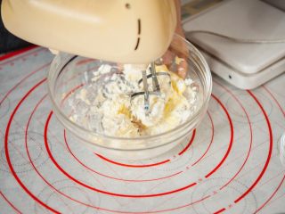 20、马卡龙,奶油奶酪加黄油打匀