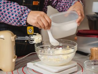 21、马卡龙,加入白砂糖