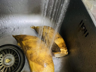 8、春笋排骨汤,春笋把超市里买的春笋，外壳先洗净；