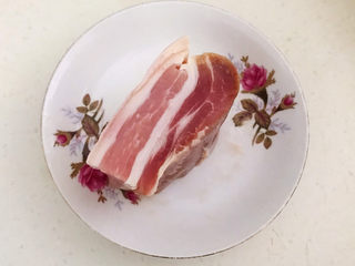 4、韩国海带汤,五花肉清洗干净