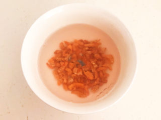 11、韩国海带汤,加入温水浸泡5分钟