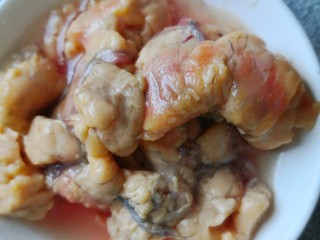 7、清炖甲鱼汤,去除甲鱼身上黄油，弃之不要