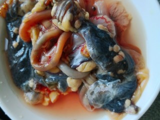 8、清炖甲鱼汤,还有内脏也弄出来弃之不要