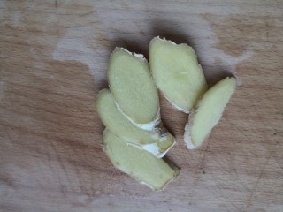 11、清炖甲鱼汤,姜洗净切成片