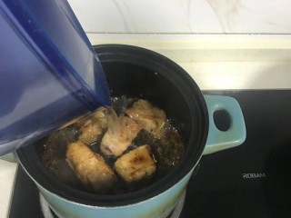 13、冬瓜排骨汤,两面都煎一会加水