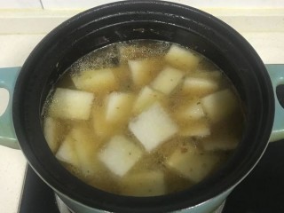 16、冬瓜排骨汤,在煮5分