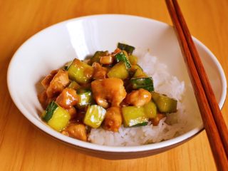 15、酱爆鸡丁,简单粗暴的拌着饭,香!