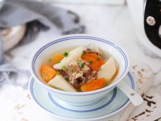 11、排骨山药胡萝卜汤,成品图