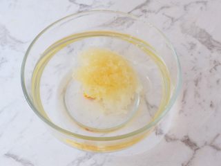 3、木瓜银耳养颜羹,银耳提前2小时泡发