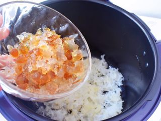 5、木瓜银耳养颜羹,加入桃胶