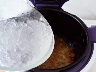 11、木瓜银耳养颜羹,等自己解阀后加入雪燕