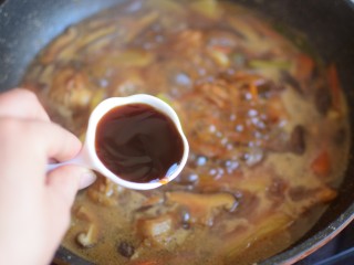 12、家常黄焖鸡,加入蚝油