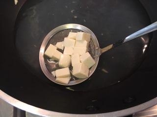 15、荠菜豆腐羹,捞起备用