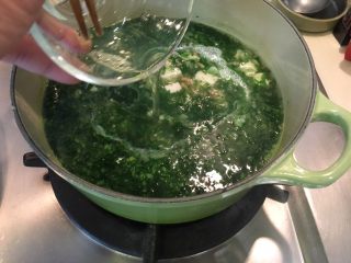 21、荠菜豆腐羹,蛋清绕圆下汤锅