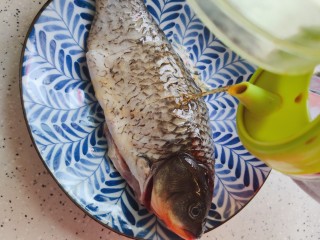 3、豆腐鱼头汤,淋少许料酒