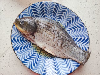 5、豆腐鱼头汤,抹均匀，静置20分钟