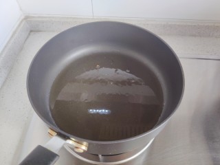 11、豆腐鱼头汤,起油锅