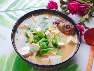 25、豆腐鱼头汤,营养丰富味道好