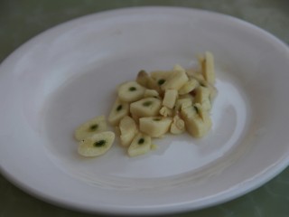 5、番茄青椒火腿意面,切点蒜