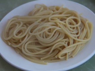 10、番茄青椒火腿意面,盛出装盘