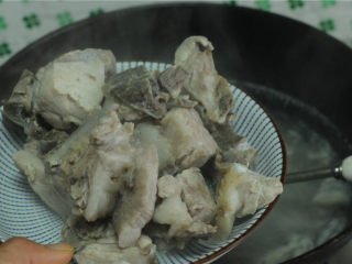 6、红烧排骨,排骨捞出来