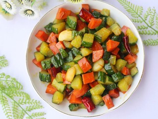 10、好吃到舔盘的黄瓜火腿丁,超级开胃。