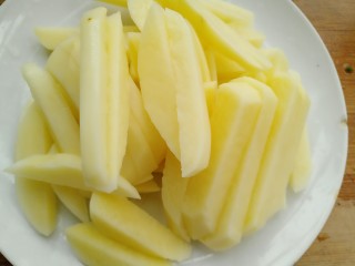 4、芹菜烧土豆,全部切好待用