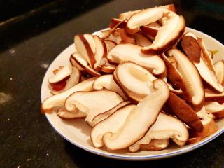 4、香菇油菜,4.香菇这样看着特别好看