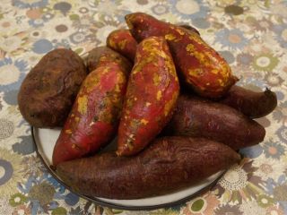 1、超超超超详细的芋圆教程,材料很简单，就是红薯和木薯粉而已~