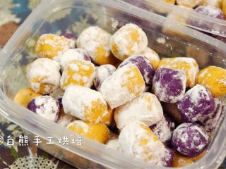 12、超超超超详细的芋圆教程,暂时吃不完的话可以多裹点粉，放进冰箱冷藏里，可以保存5天左右，放冷冻里，可以保存两个月。当然越快吃完口感就越好~