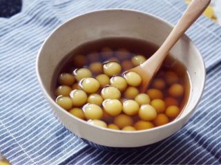 15、超超超超详细的芋圆教程,搓成小丸子煮出来就是酱紫啦~~好cute~