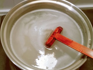 7、菠菜猪肝粥,中间注意观察  搅动 避免糊锅底