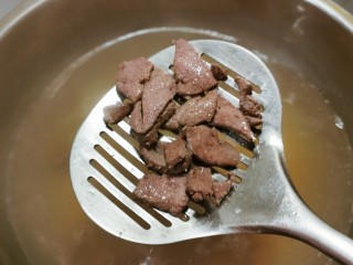 11、菠菜猪肝粥,变色捞出  