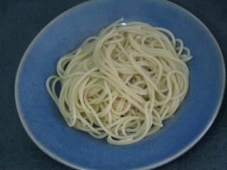 6、培根黑椒意面,盛入盘中