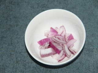 8、培根黑椒意面,切点洋葱