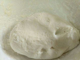 5、汤圆水果玉米羹,和成面团