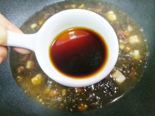 8、紫菜番茄豆腐汤,加一勺生抽。