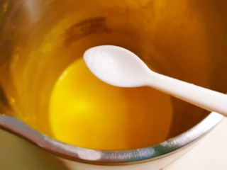 12、奶油南瓜汤,趁热放入盐