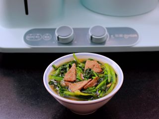 19、菠菜猪肝汤,啦啦啦，营养丰富的菠菜猪肝汤出锅咯。