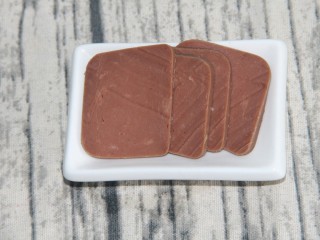 3、猪肝火腿煎蛋三明治,切几片