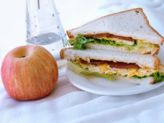 17、猪肝火腿煎蛋三明治,好了，可以了，早餐吃完能量满满