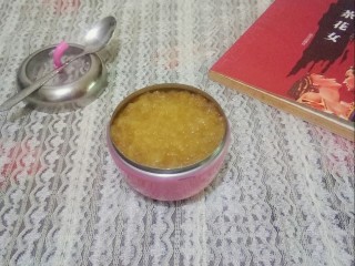 10、缤纷水果羹,盛入苹果碗中。