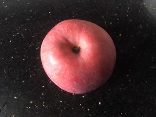 1、苹果雪梨汤,苹果一个