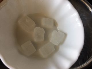 11、苹果雪梨汤,加入冰糖